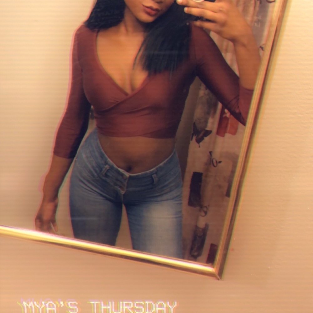 CHARLOTTE RUSSE Long sleeved crop top
